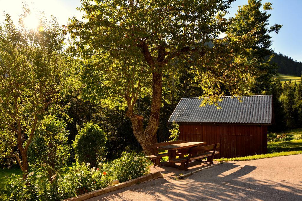 Apartments Pri Marjetki 체르크노 외부 사진