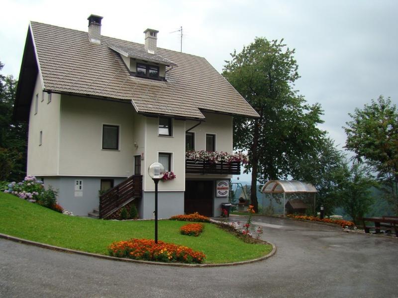 Apartments Pri Marjetki 체르크노 외부 사진