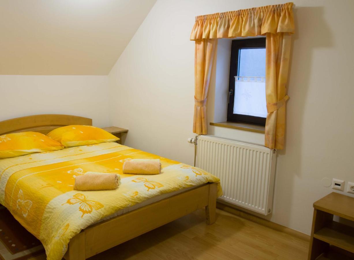Apartments Pri Marjetki 체르크노 외부 사진