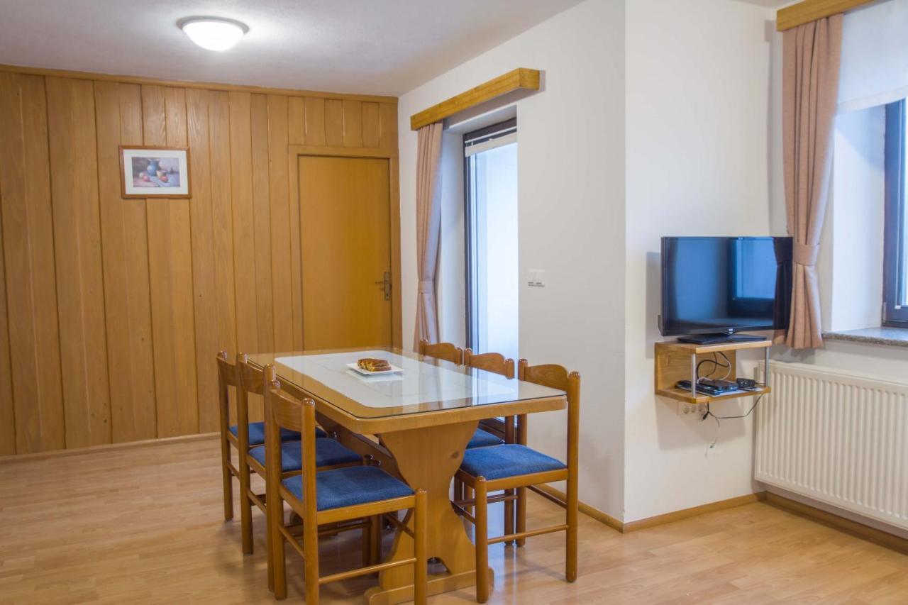 Apartments Pri Marjetki 체르크노 외부 사진