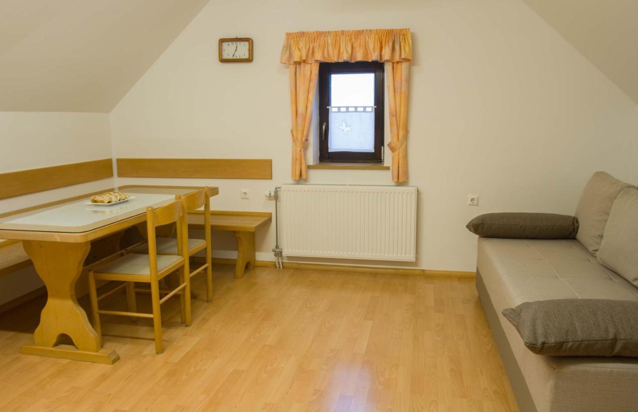 Apartments Pri Marjetki 체르크노 외부 사진