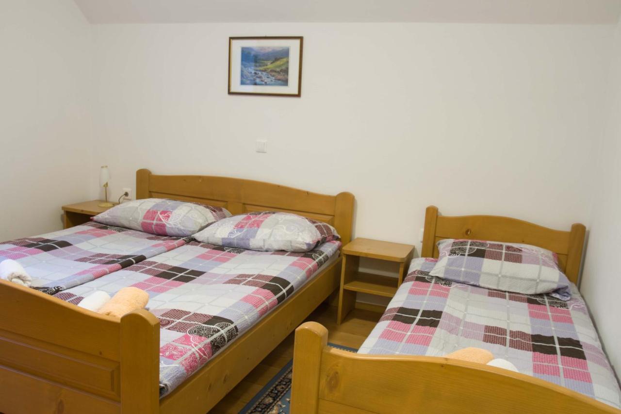 Apartments Pri Marjetki 체르크노 외부 사진